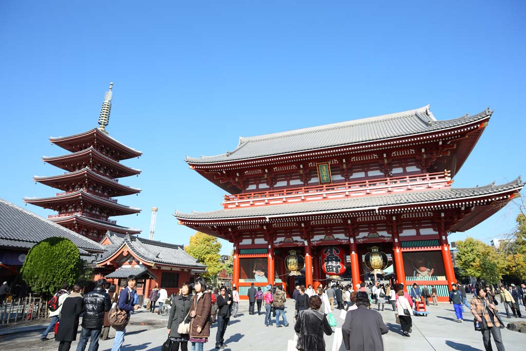 Sensoji (Asakusa Kannon Temple) - a Buddhist temple (Photo: quickclick2015.wordpress.com)